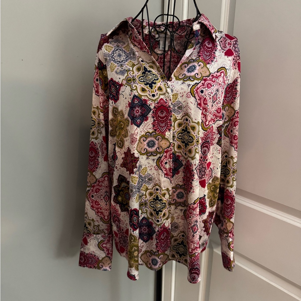 Cupcakes & Cashmere Paisley Silky Button down Blouse Size Small